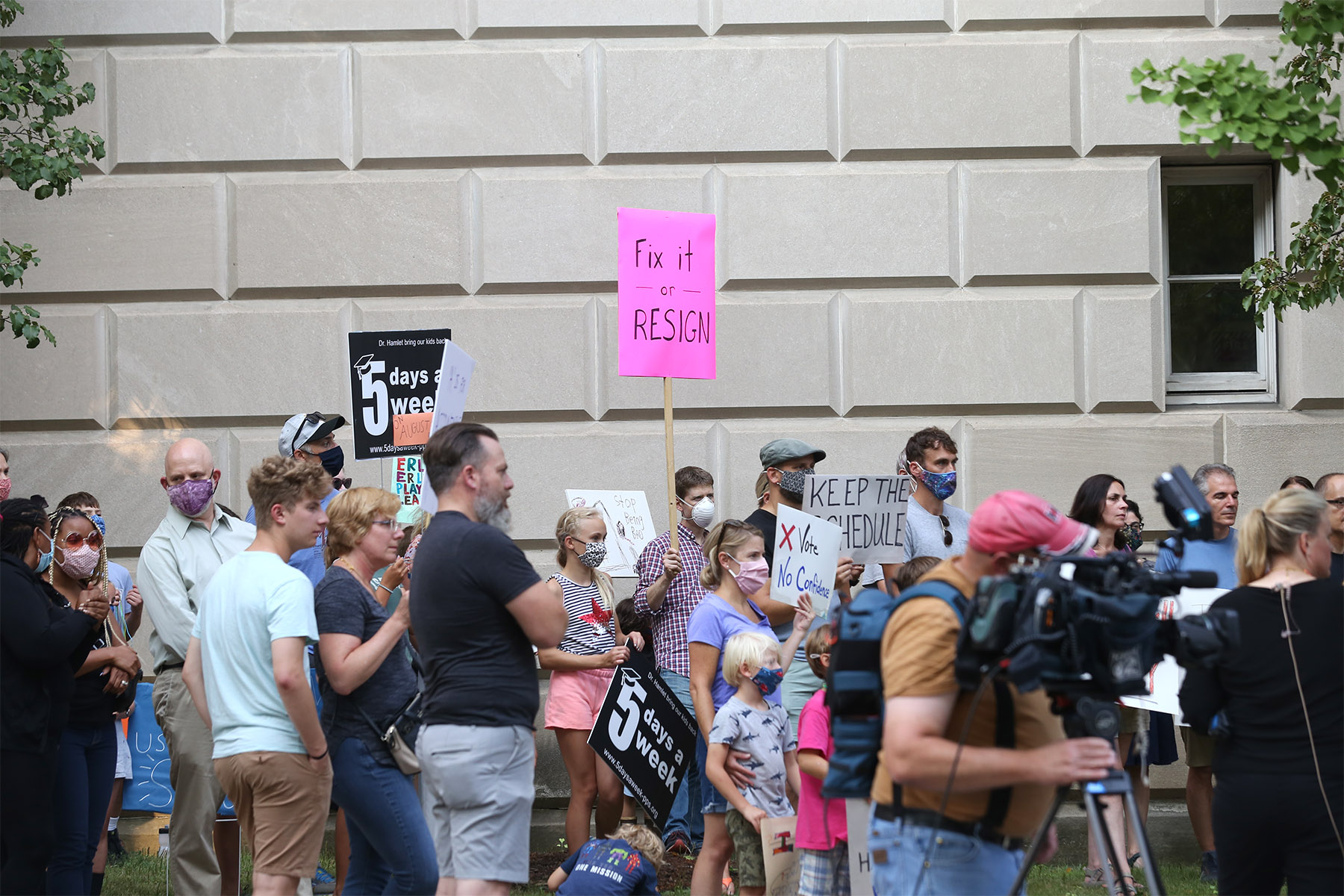 Tensions mount as some Pittsburgh Public parents protest twoweek delay